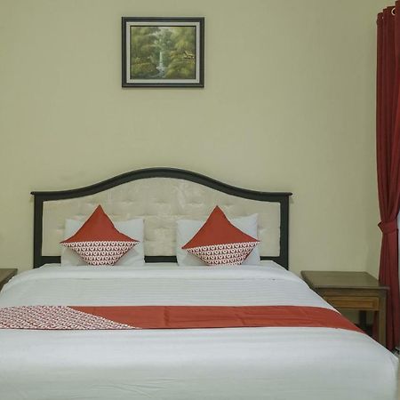 Oyo 804 Ndalem Maharani Guest House Yogyakarta Kültér fotó