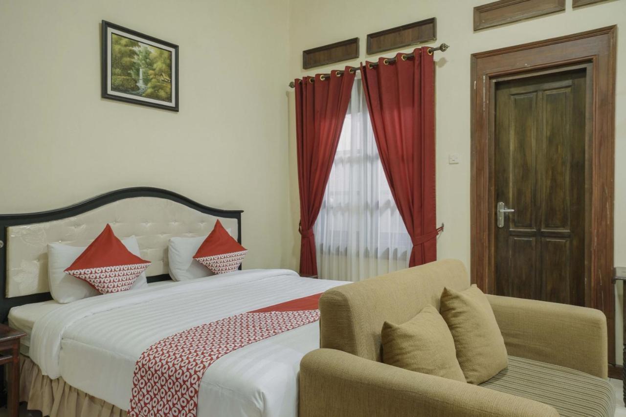 Oyo 804 Ndalem Maharani Guest House Yogyakarta Kültér fotó