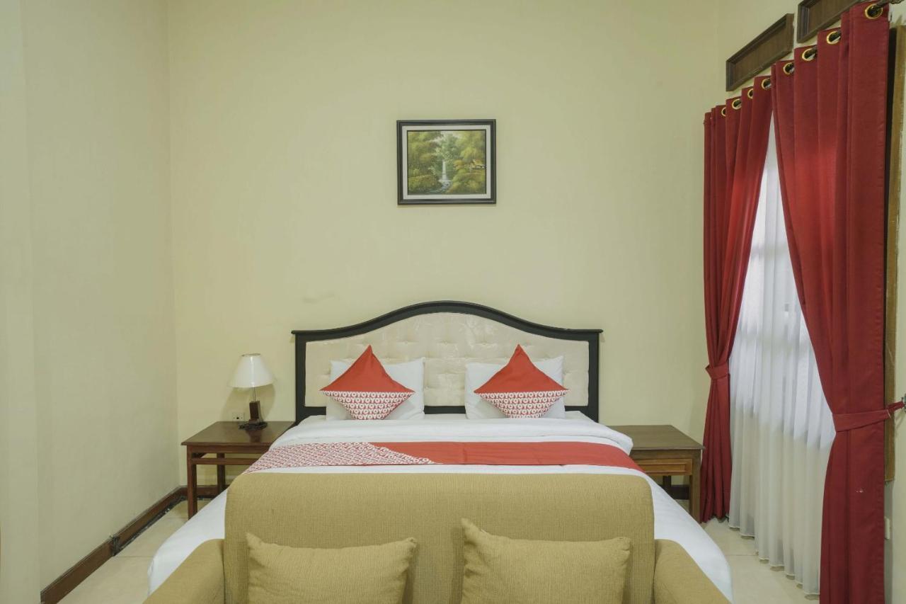 Oyo 804 Ndalem Maharani Guest House Yogyakarta Kültér fotó