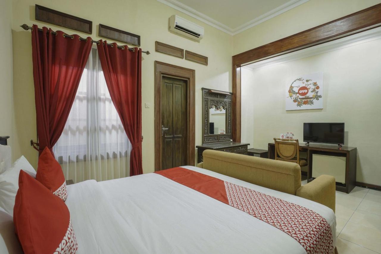 Oyo 804 Ndalem Maharani Guest House Yogyakarta Kültér fotó