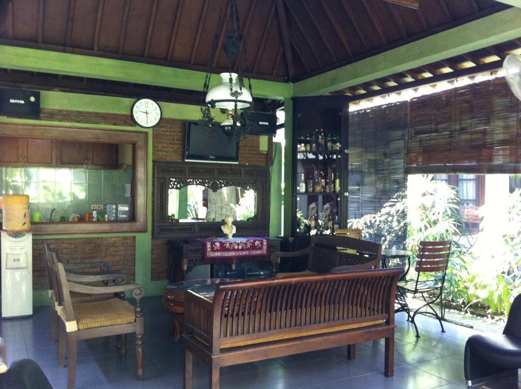 Oyo 804 Ndalem Maharani Guest House Yogyakarta Kültér fotó