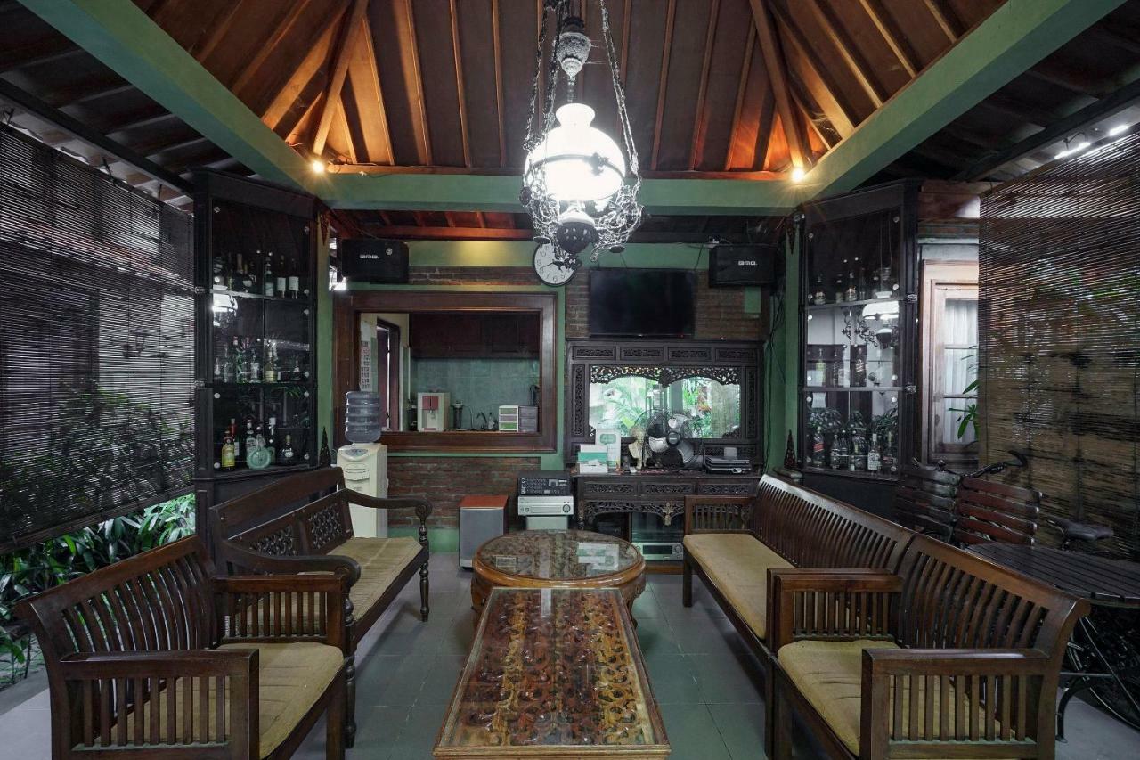 Oyo 804 Ndalem Maharani Guest House Yogyakarta Kültér fotó