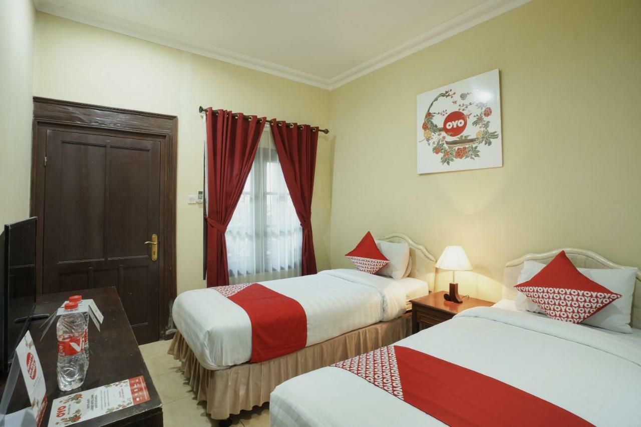 Oyo 804 Ndalem Maharani Guest House Yogyakarta Kültér fotó