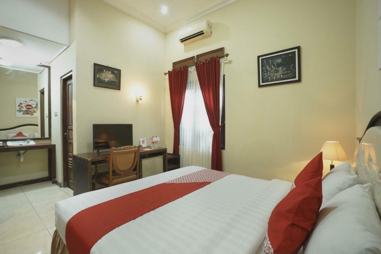 Oyo 804 Ndalem Maharani Guest House Yogyakarta Kültér fotó