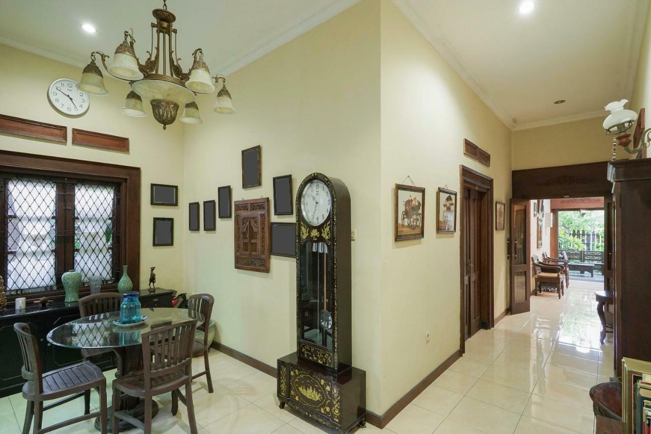 Oyo 804 Ndalem Maharani Guest House Yogyakarta Kültér fotó