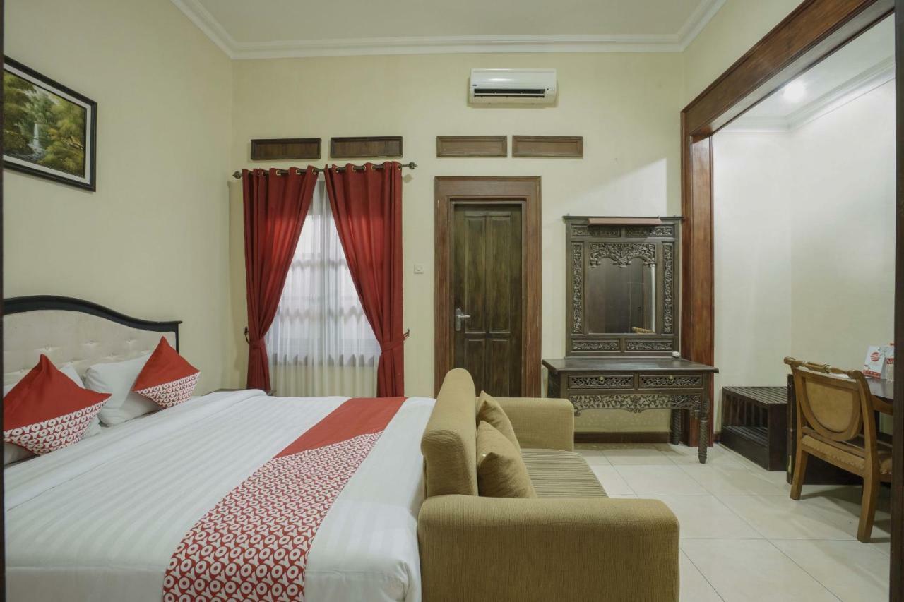 Oyo 804 Ndalem Maharani Guest House Yogyakarta Kültér fotó