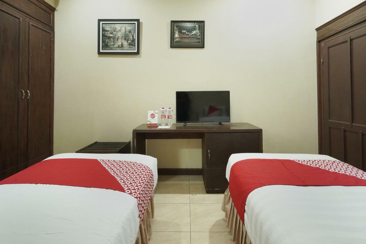 Oyo 804 Ndalem Maharani Guest House Yogyakarta Kültér fotó