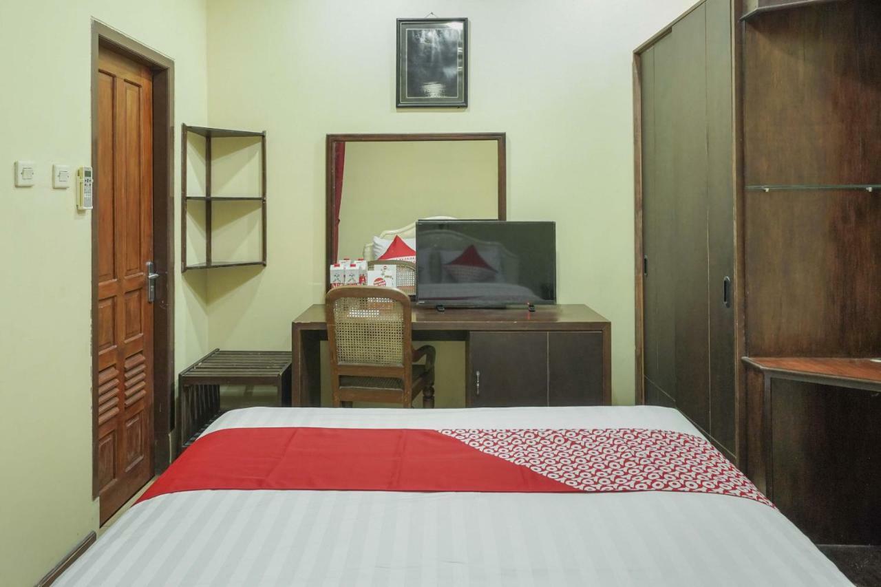 Oyo 804 Ndalem Maharani Guest House Yogyakarta Kültér fotó