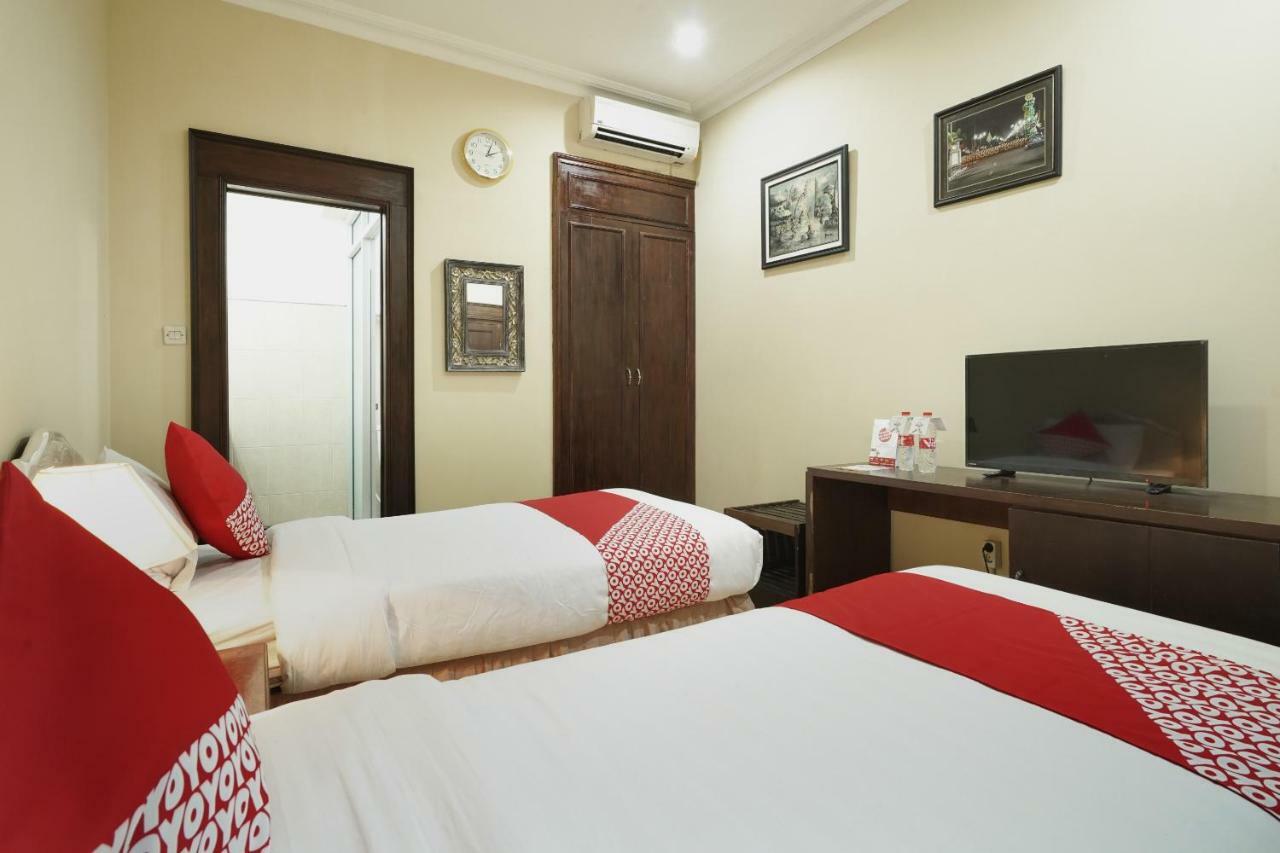 Oyo 804 Ndalem Maharani Guest House Yogyakarta Kültér fotó