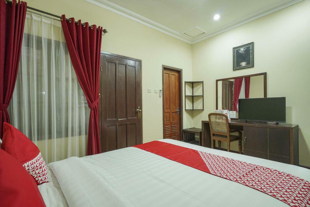 Oyo 804 Ndalem Maharani Guest House Yogyakarta Kültér fotó