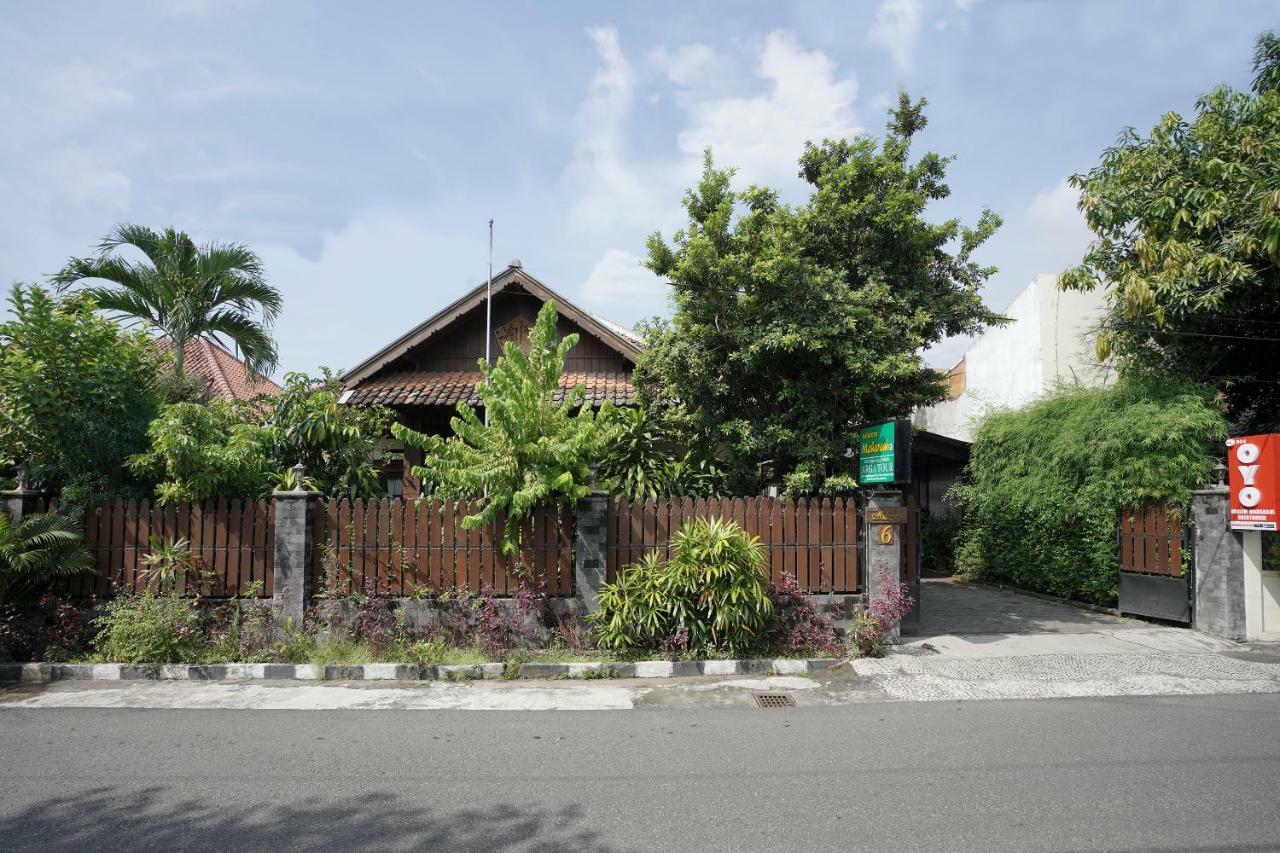 Oyo 804 Ndalem Maharani Guest House Yogyakarta Kültér fotó