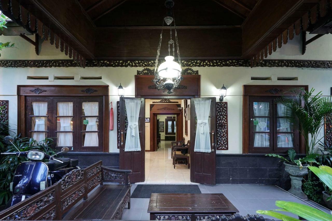 Oyo 804 Ndalem Maharani Guest House Yogyakarta Kültér fotó