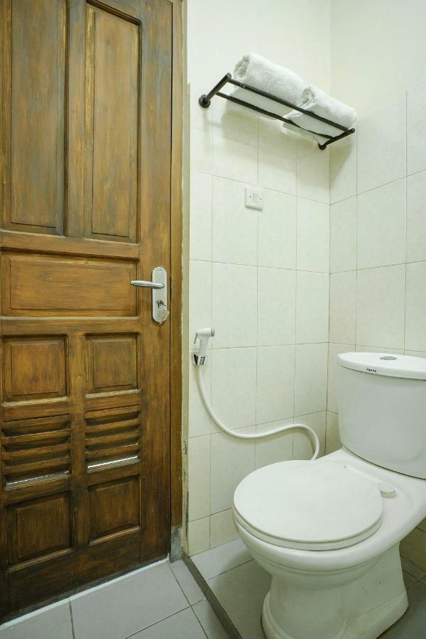 Oyo 804 Ndalem Maharani Guest House Yogyakarta Kültér fotó