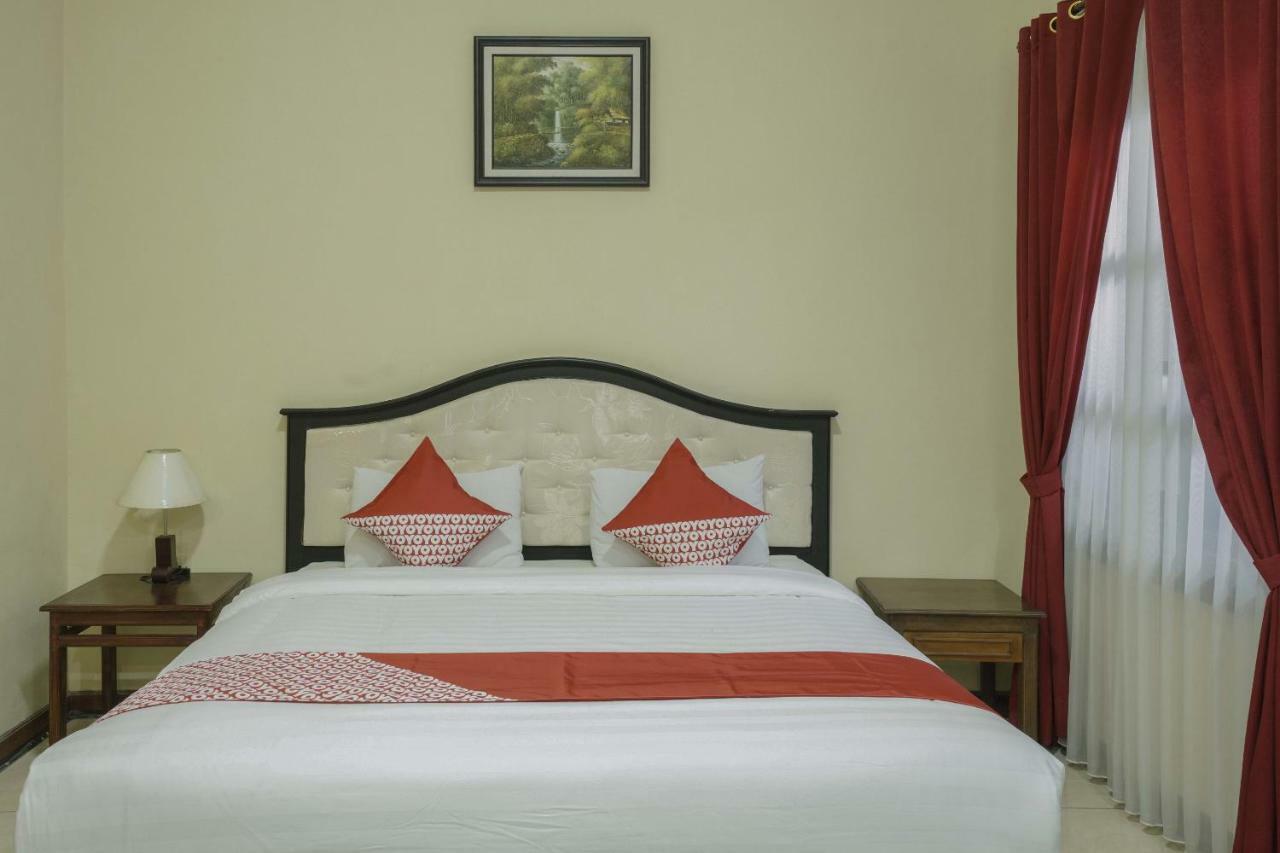 Oyo 804 Ndalem Maharani Guest House Yogyakarta Kültér fotó