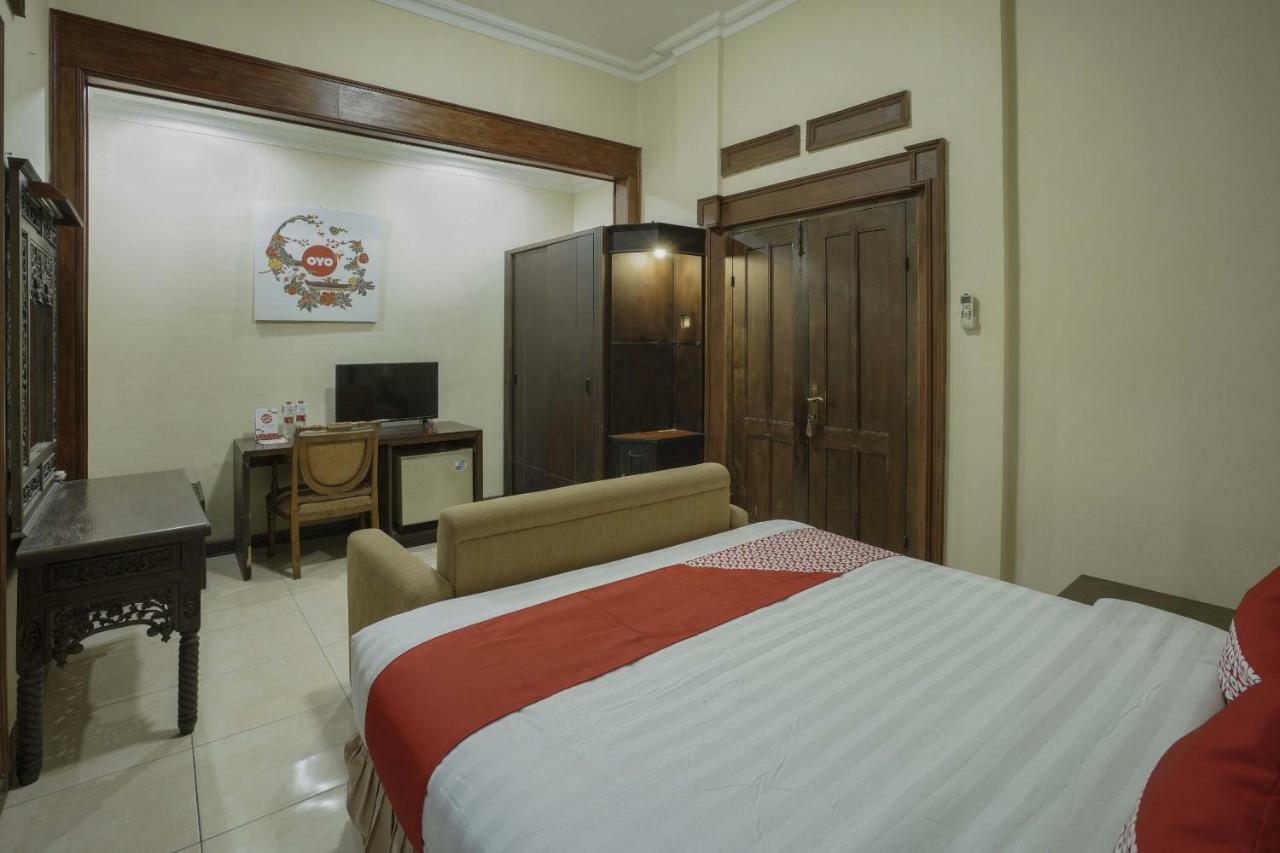 Oyo 804 Ndalem Maharani Guest House Yogyakarta Kültér fotó