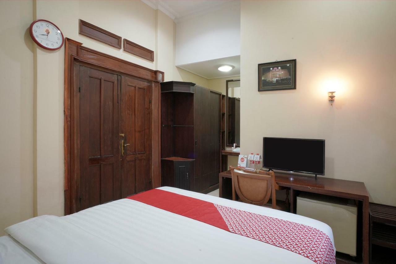 Oyo 804 Ndalem Maharani Guest House Yogyakarta Kültér fotó
